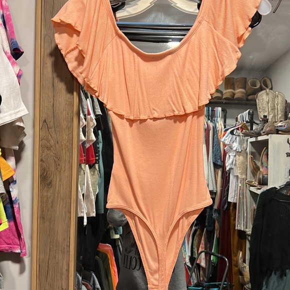 Express coral bodysuit - Picture 3 of 4